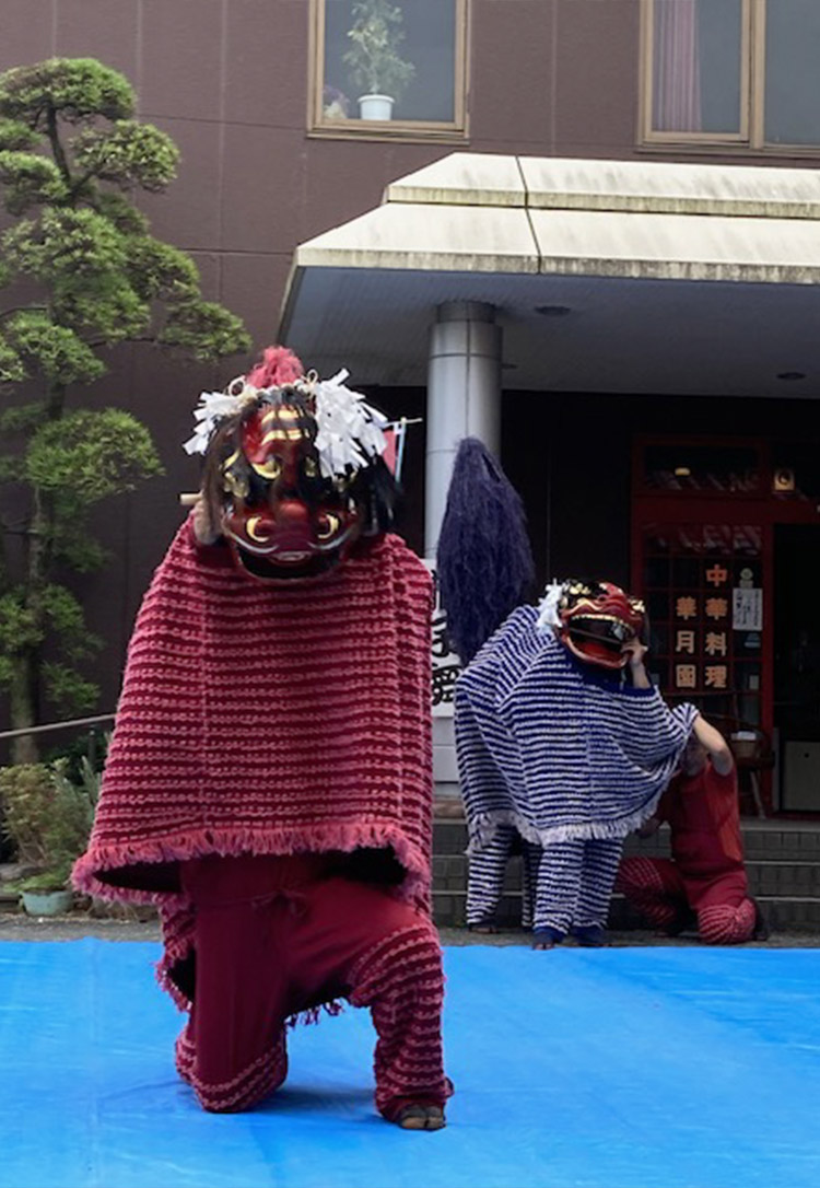 獅子舞です。